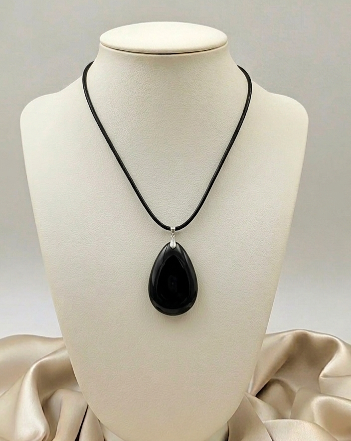 Polished Black Teardrop Pendant Necklace